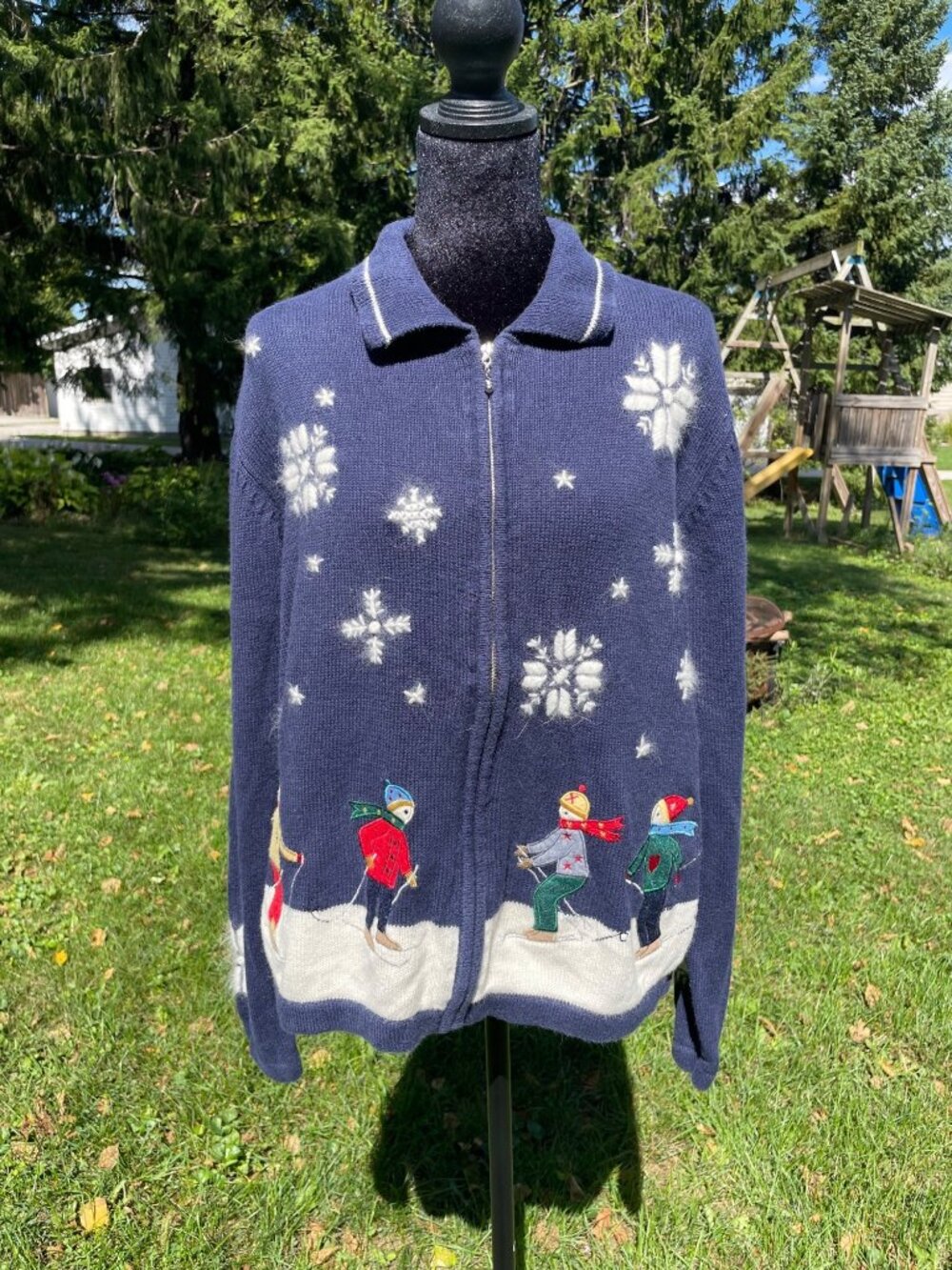 Vintage Cardigan Navy Embroidered Skiers Snowflake Holiday Lodge L Grandma Xmas